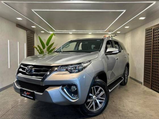 TOYOTA HILUX SW4 2.8 SRX 4X4 16V TURBO INTERCOOLER DIESEL 4P AUTOMÁTICO TOYOTA HILUX SW4 2.8 SRX 4X4 16V TURBO INTERCOOLER DIESEL 4P AUTOMÁTICO